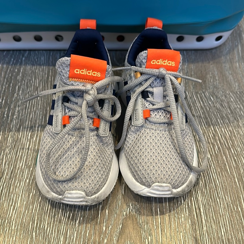 EUC Adidas sneakers